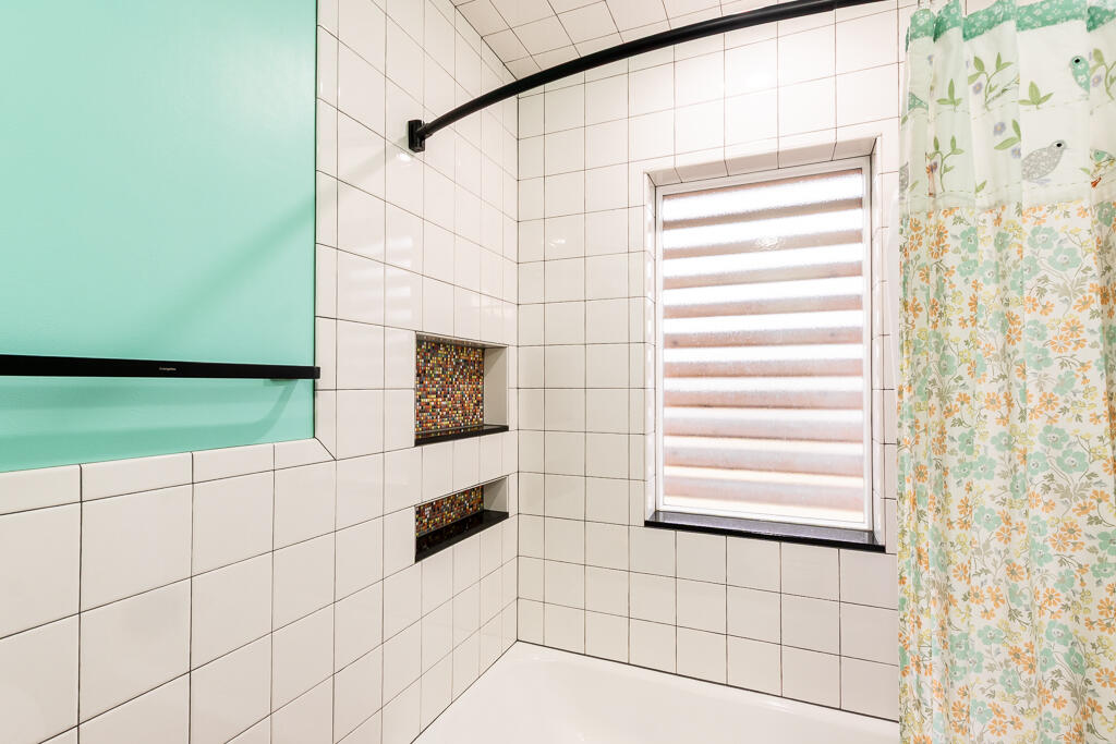 992 North Prospect Road Ypsilanti, MI 48198 - Photo 20 of 53 992 N Prospect Rd-32