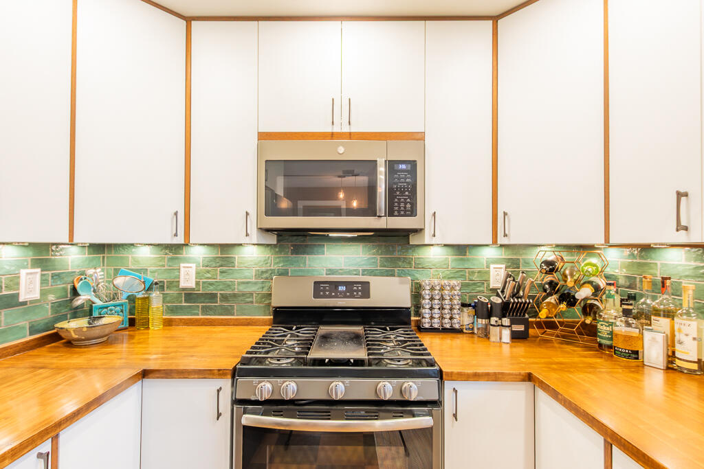 992 North Prospect Road Ypsilanti, MI 48198 - Photo 2 of 53 992 N Prospect Rd-22