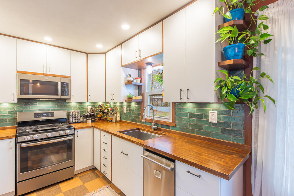 992 North Prospect Road Ypsilanti, MI 48198 - Photo 3 of 53 992 N Prospect Rd-19