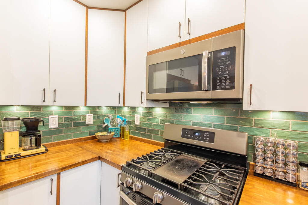 992 North Prospect Road Ypsilanti, MI 48198 - Photo 5 of 53 992 N Prospect Rd-21