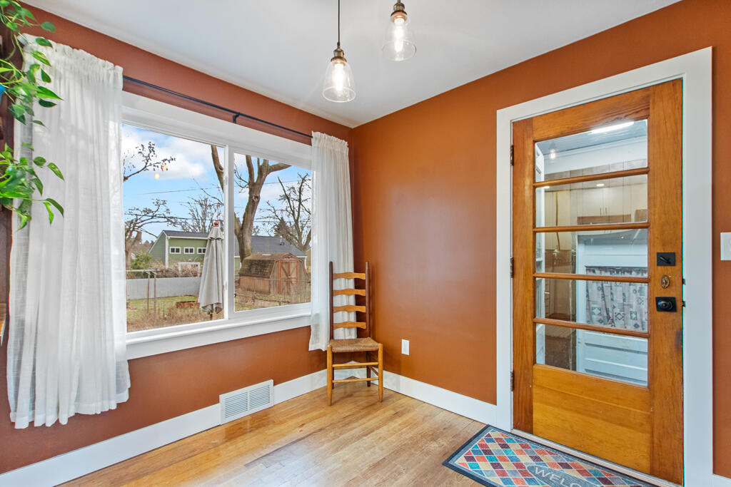 992 North Prospect Road Ypsilanti, MI 48198 - Photo 8 of 53 992 N Prospect Rd-25