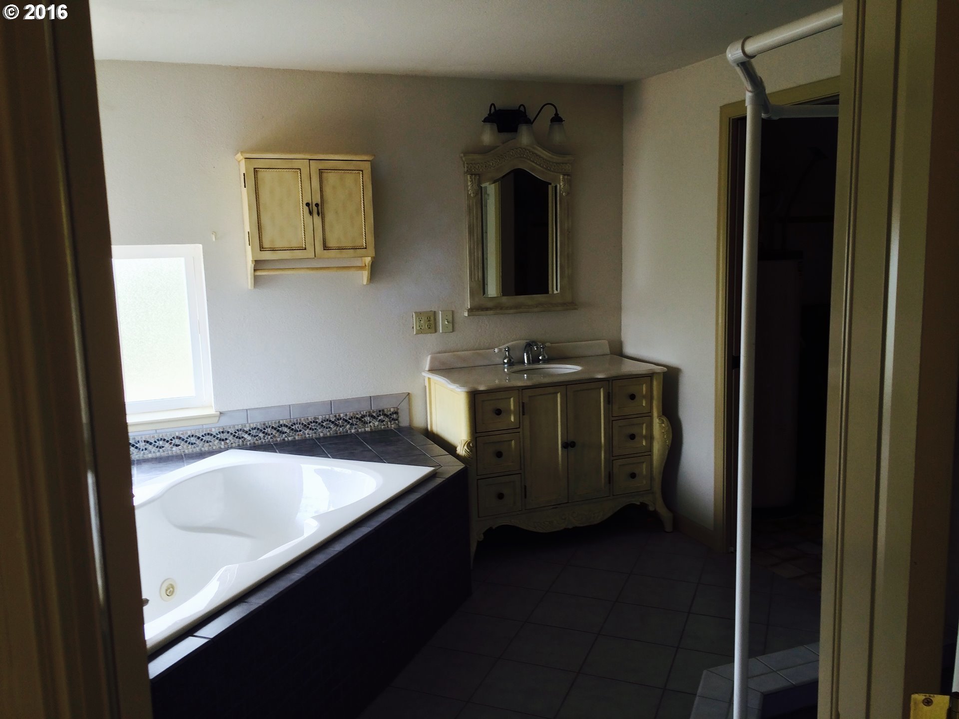 13908 Lookingglass Road Winston, OR 97496 - Photo 8 of 10 Gallery Image 8