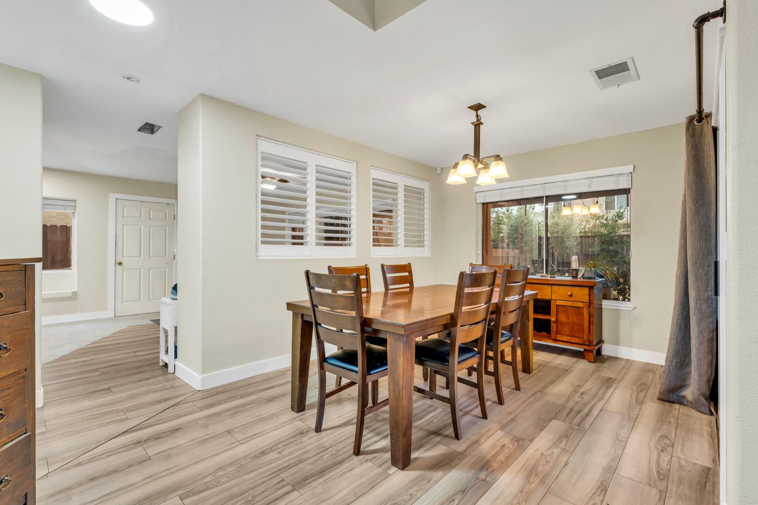 8194 Primoak Way Elk Grove, CA 95758 - Photo 11 of 44