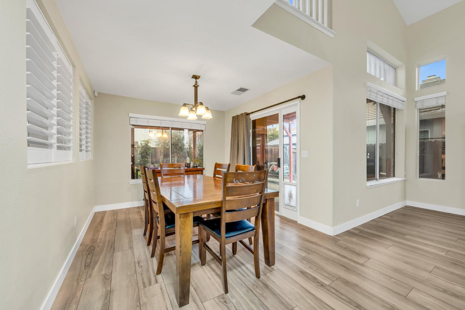 8194 Primoak Way Elk Grove, CA 95758 - Photo 16 of 44