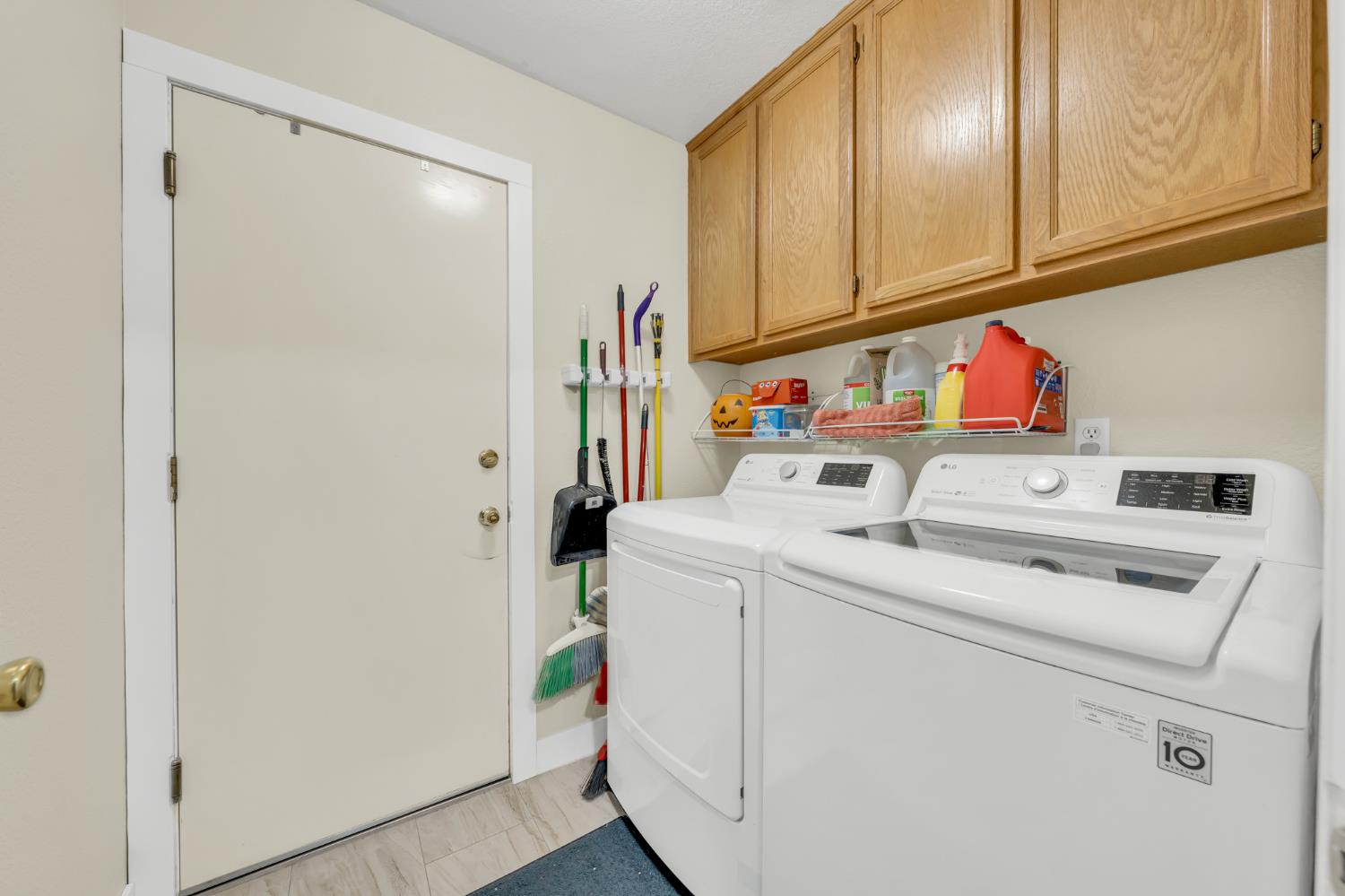 8194 Primoak Way Elk Grove, CA 95758 - Photo 17 of 44