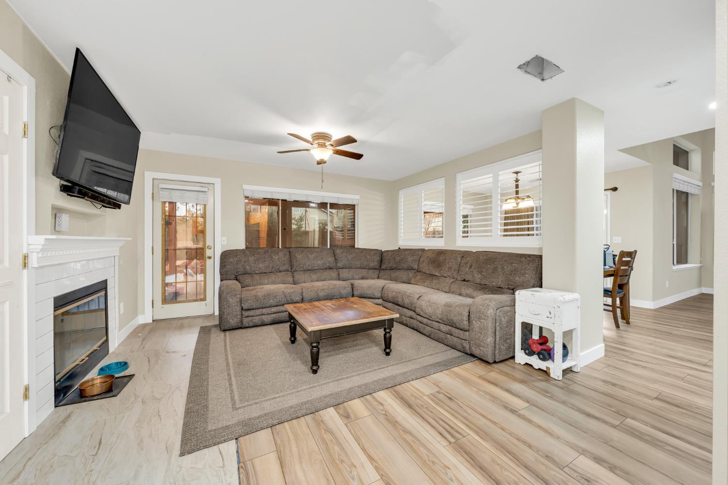 8194 Primoak Way Elk Grove, CA 95758 - Photo 18 of 44