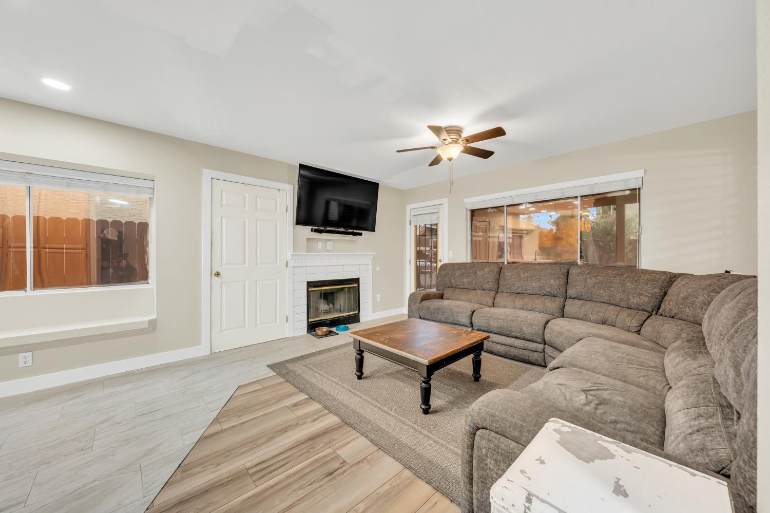 8194 Primoak Way Elk Grove, CA 95758 - Photo 19 of 44