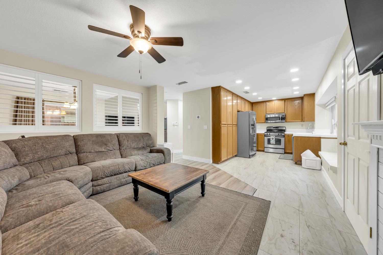 8194 Primoak Way Elk Grove, CA 95758 - Photo 20 of 44