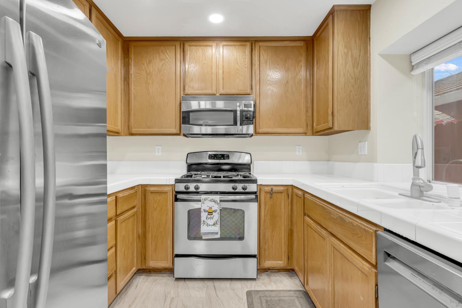 8194 Primoak Way Elk Grove, CA 95758 - Photo 21 of 44