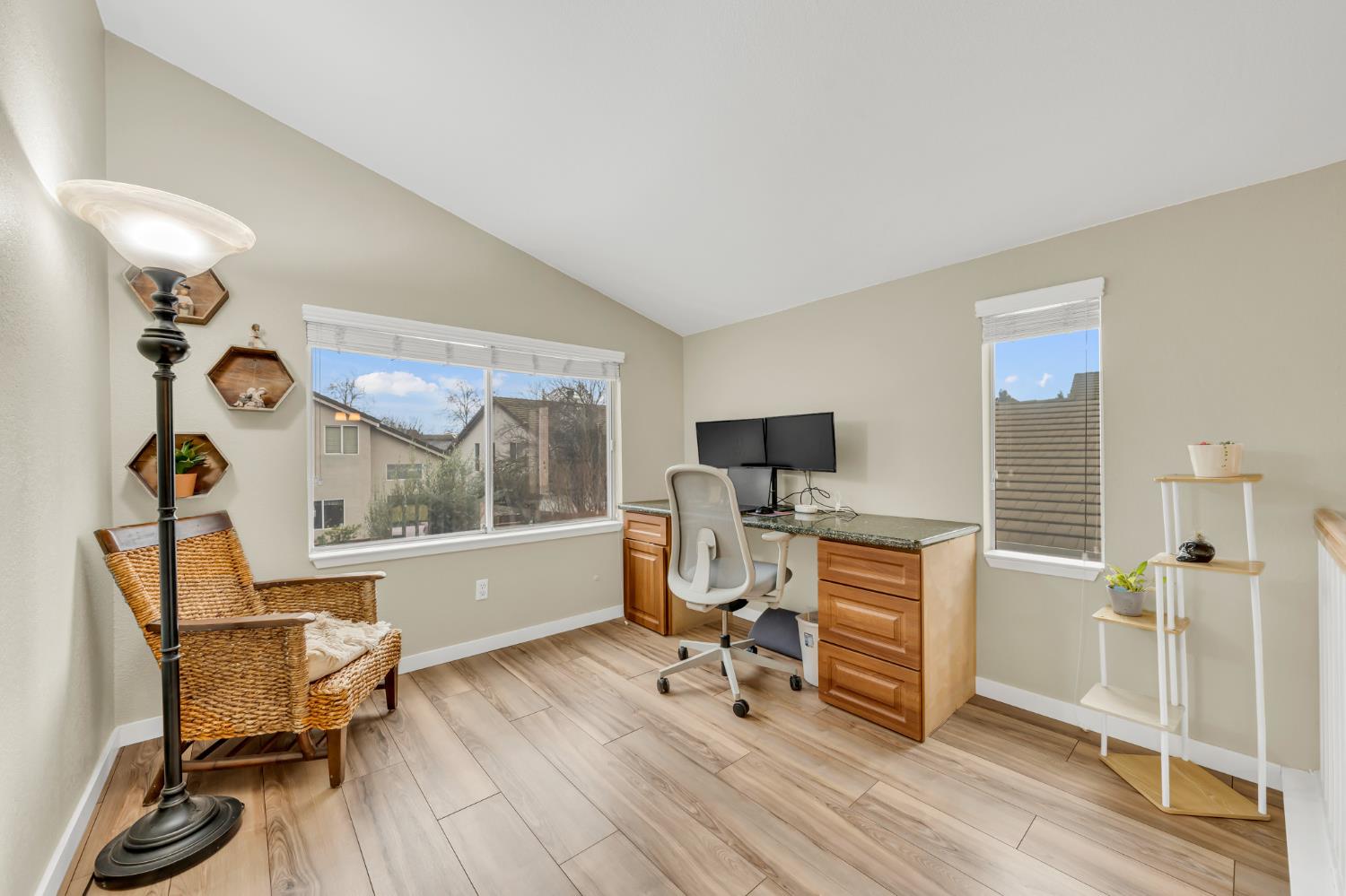 8194 Primoak Way Elk Grove, CA 95758 - Photo 26 of 44