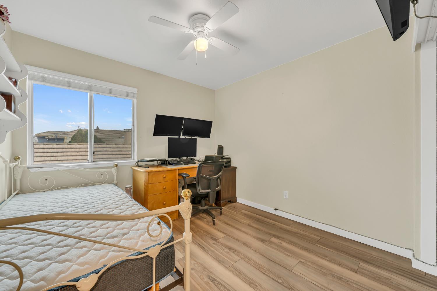 8194 Primoak Way Elk Grove, CA 95758 - Photo 38 of 44