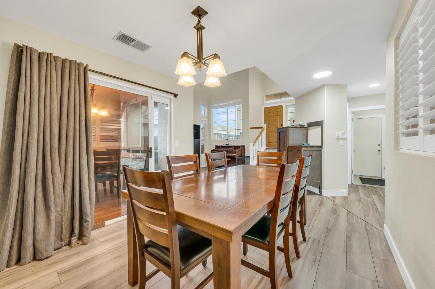 8194 Primoak Way Elk Grove, CA 95758 - Photo 5 of 44