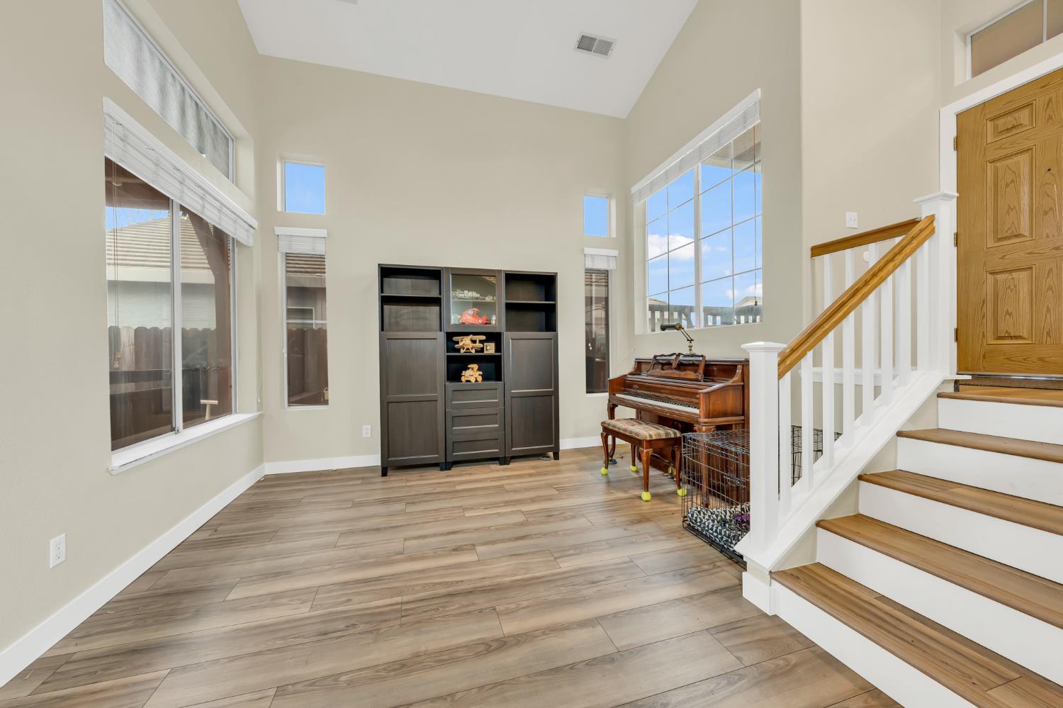 8194 Primoak Way Elk Grove, CA 95758 - Photo 10 of 44