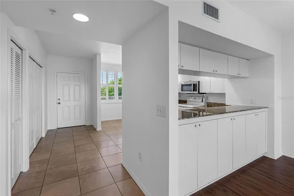 $299,900 | 6575 99th Way North, Unit 22205, St. Petersburg, FL 33708