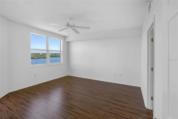 $299,900 | 6575 99th Way North, Unit 22205, St. Petersburg, FL 33708