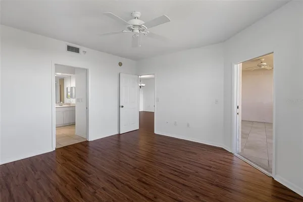 $299,900 | 6575 99th Way North, Unit 22205, St. Petersburg, FL 33708