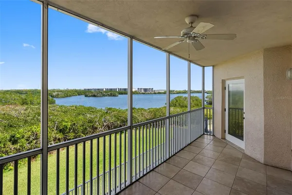 $299,900 | 6575 99th Way North, Unit 22205, St. Petersburg, FL 33708