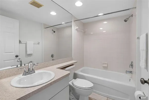 $299,900 | 6575 99th Way North, Unit 22205, St. Petersburg, FL 33708