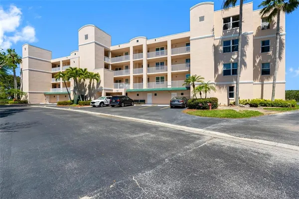 $299,900 | 6575 99th Way North, Unit 22205, St. Petersburg, FL 33708