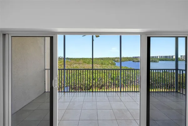 $299,900 | 6575 99th Way North, Unit 22205, St. Petersburg, FL 33708