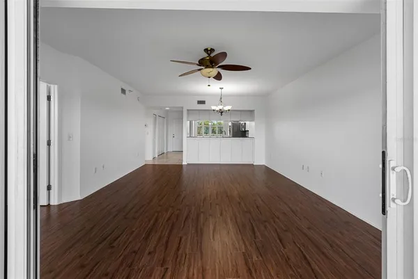 $299,900 | 6575 99th Way North, Unit 22205, St. Petersburg, FL 33708