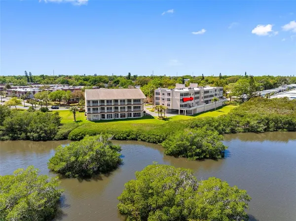 $299,900 | 6575 99th Way North, Unit 22205, St. Petersburg, FL 33708