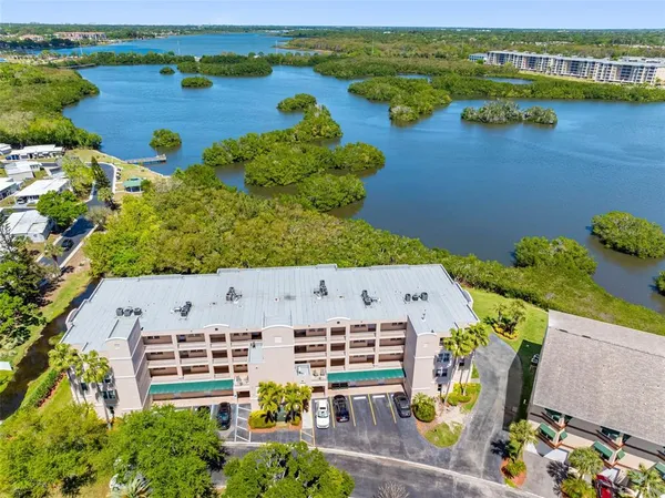 $299,900 | 6575 99th Way North, Unit 22205, St. Petersburg, FL 33708