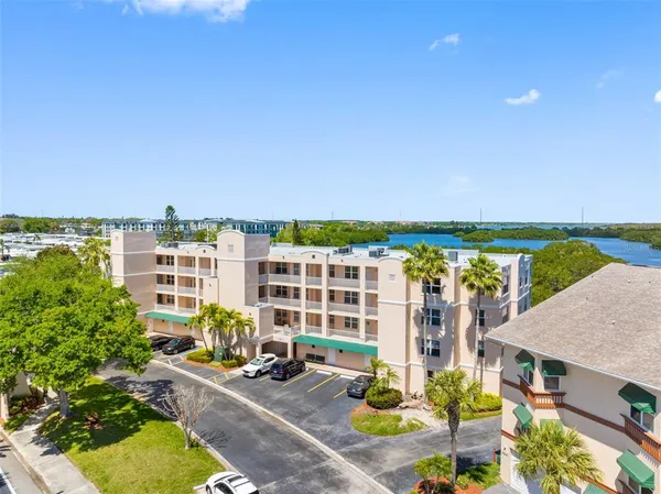 $299,900 | 6575 99th Way North, Unit 22205, St. Petersburg, FL 33708