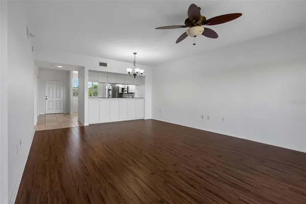 $299,900 | 6575 99th Way North, Unit 22205, St. Petersburg, FL 33708