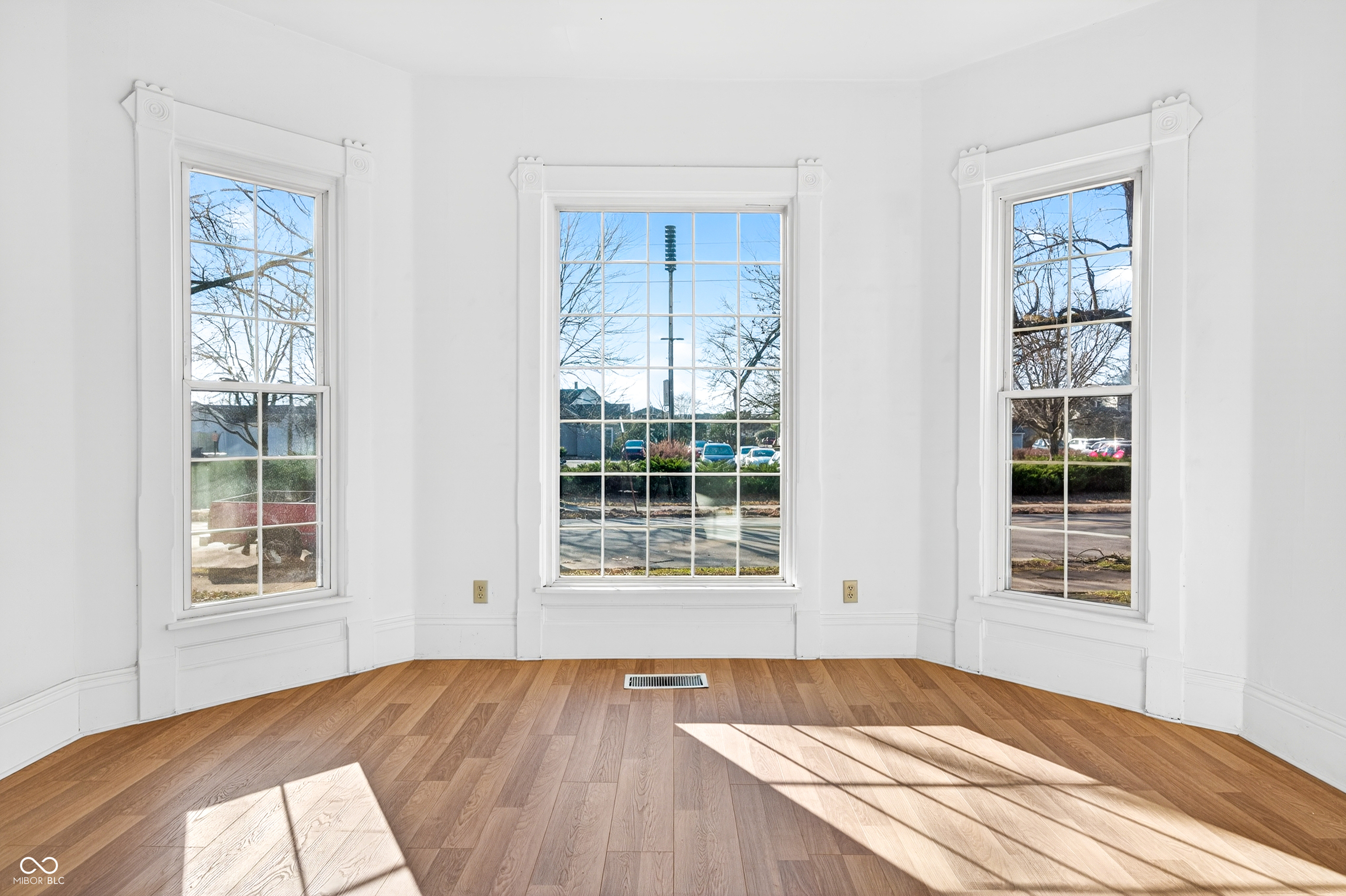 930 7th Street Columbus, IN 47201 - Photo 11 of 39