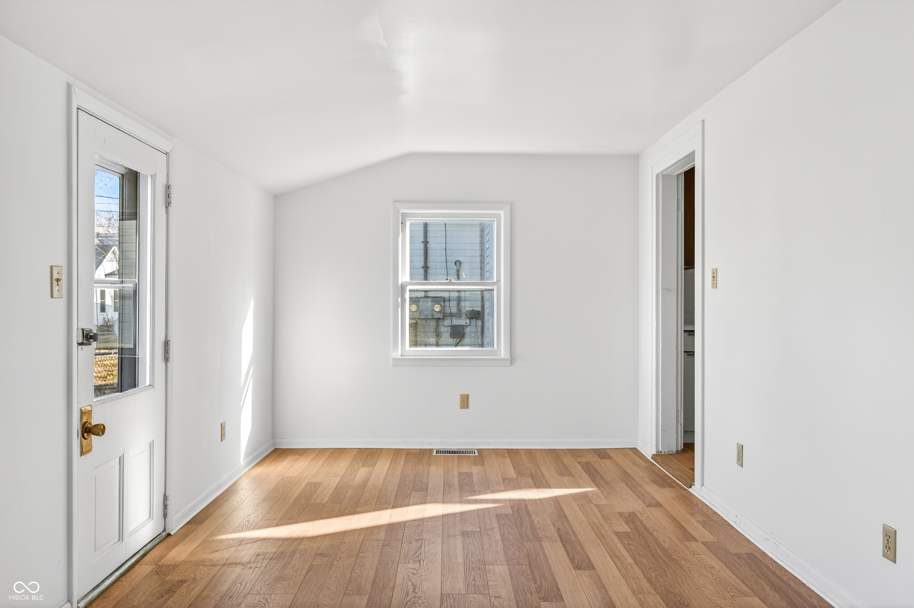 930 7th Street Columbus, IN 47201 - Photo 17 of 39