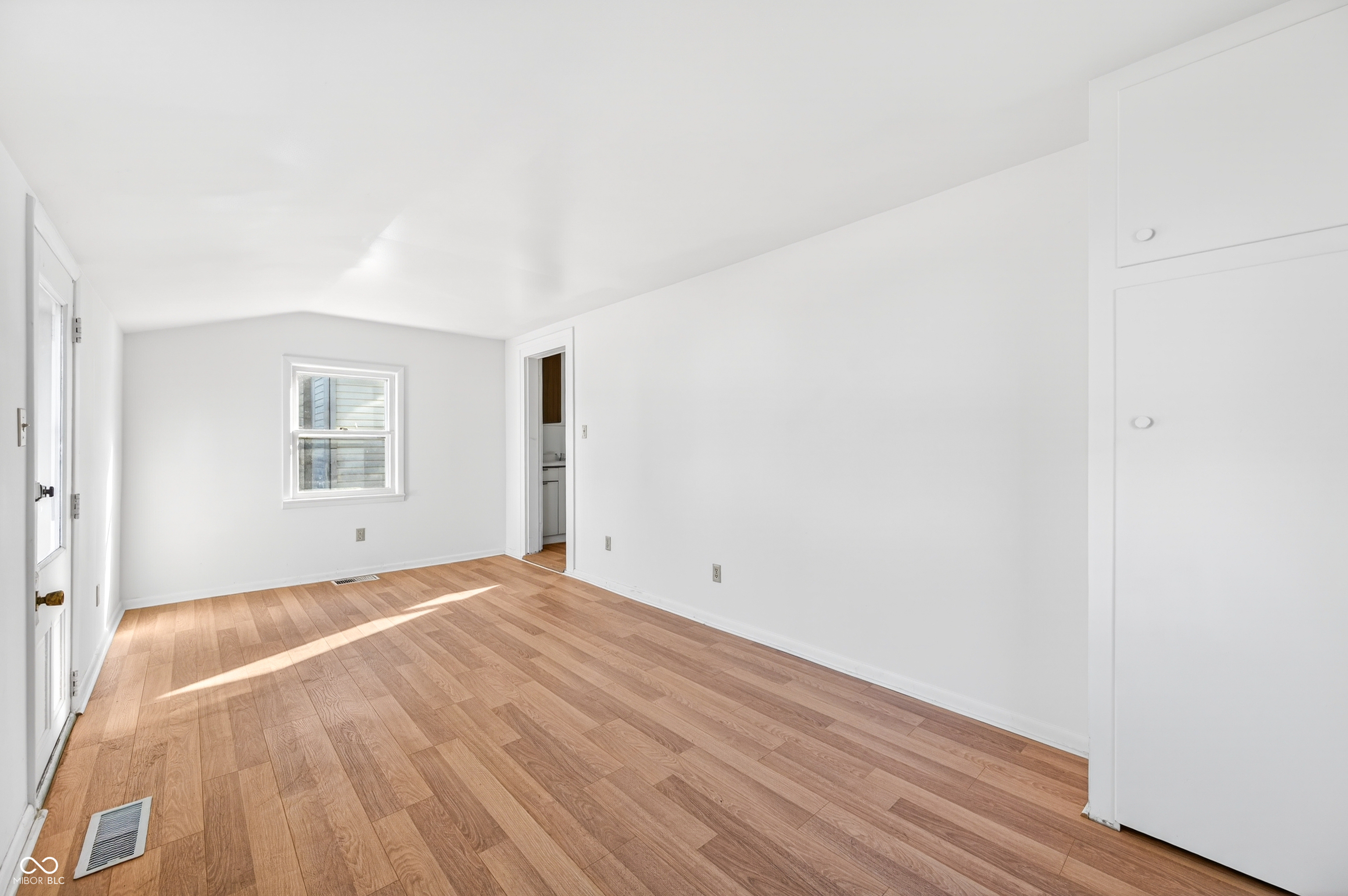 930 7th Street Columbus, IN 47201 - Photo 18 of 39