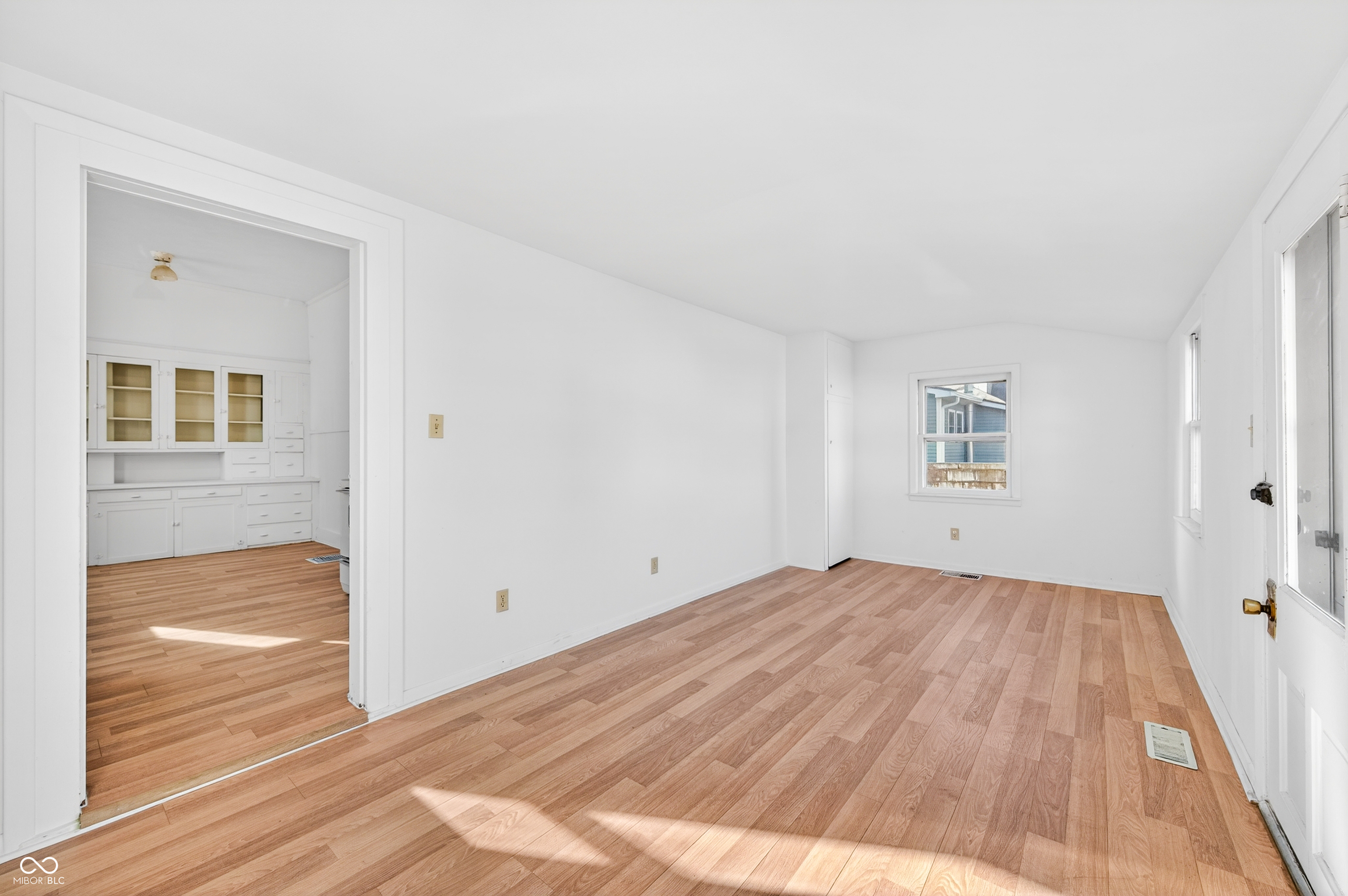 930 7th Street Columbus, IN 47201 - Photo 19 of 39