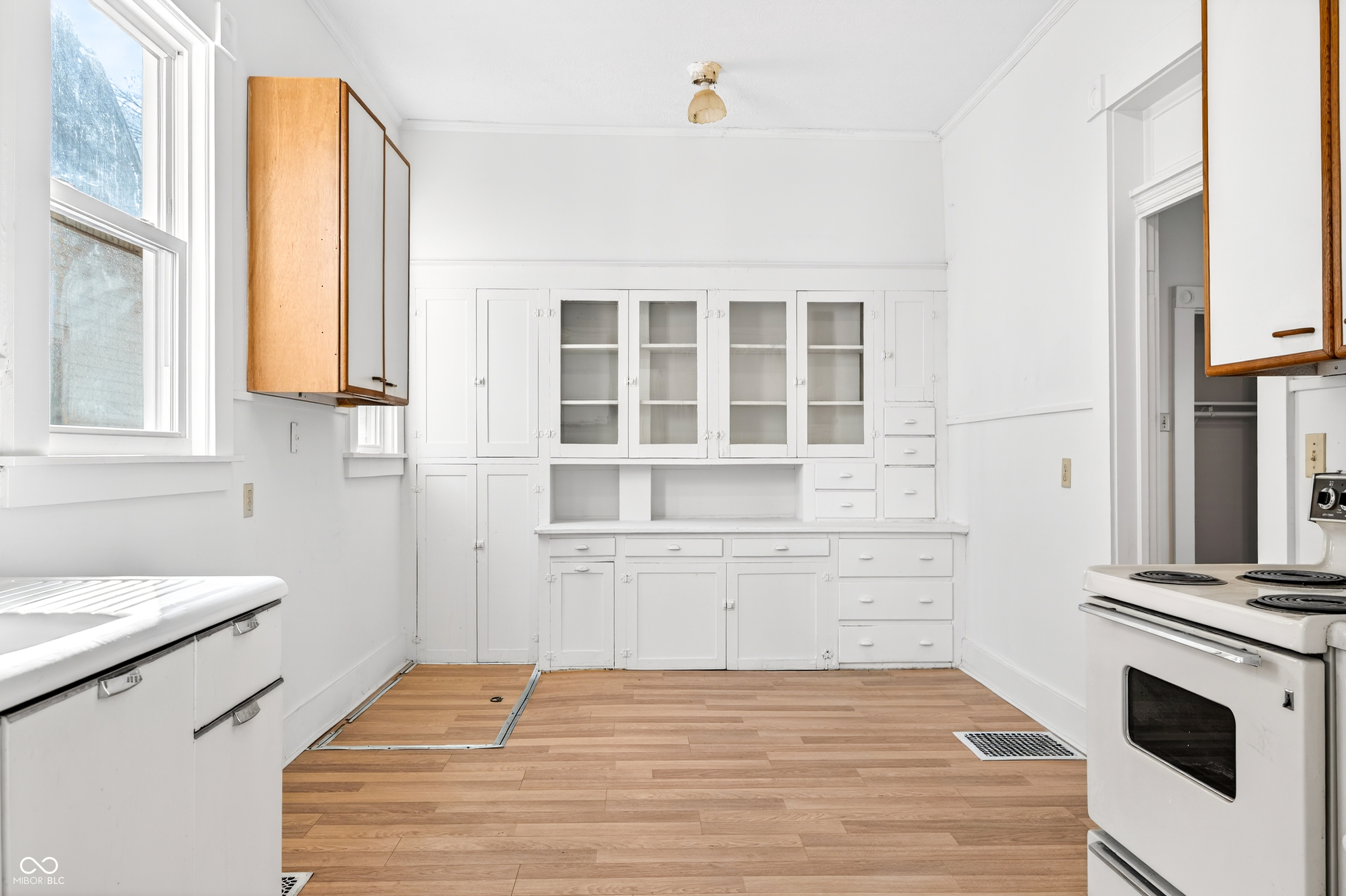 930 7th Street Columbus, IN 47201 - Photo 20 of 39