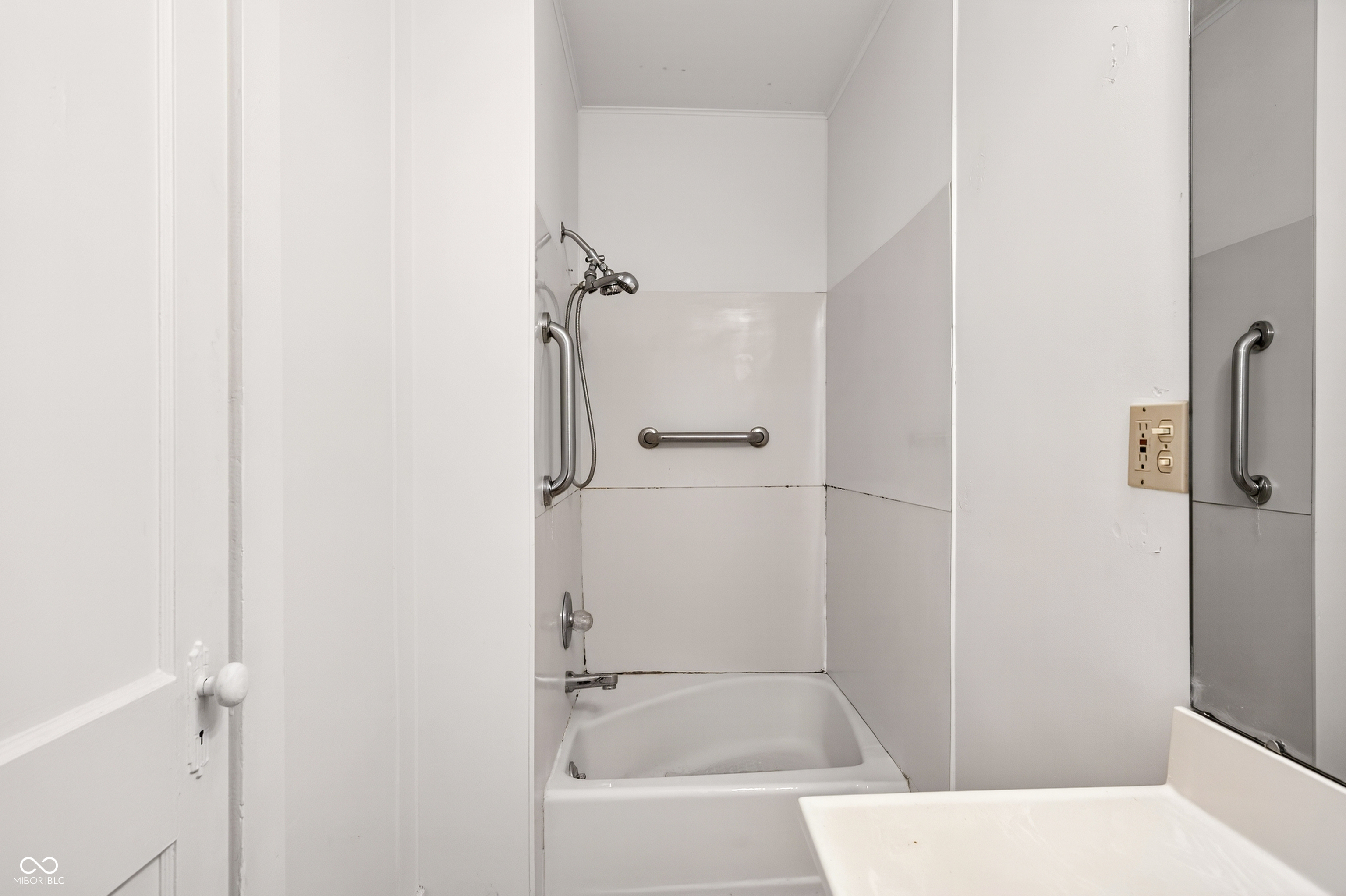 930 7th Street Columbus, IN 47201 - Photo 26 of 39