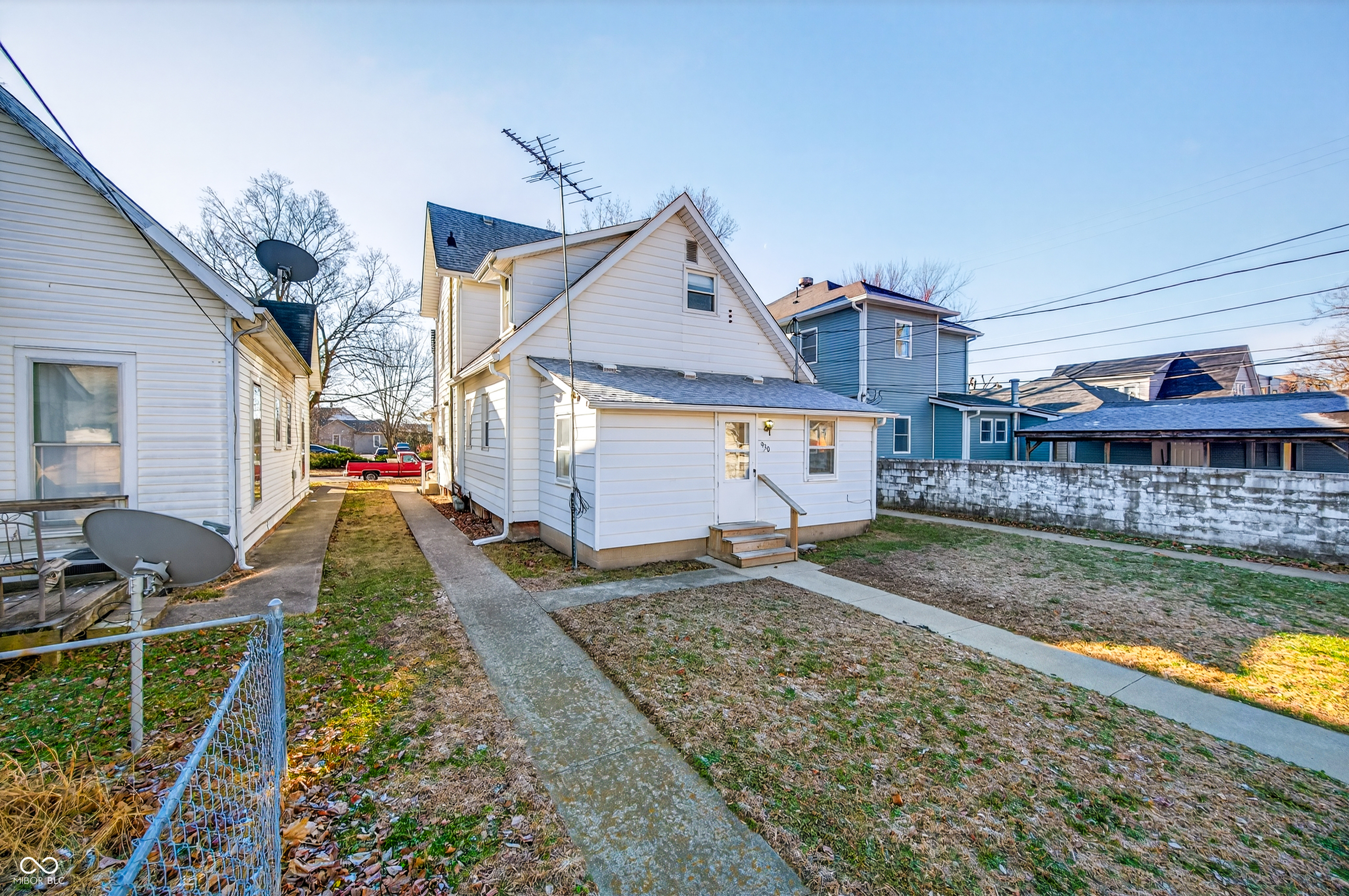 930 7th Street Columbus, IN 47201 - Photo 3 of 39