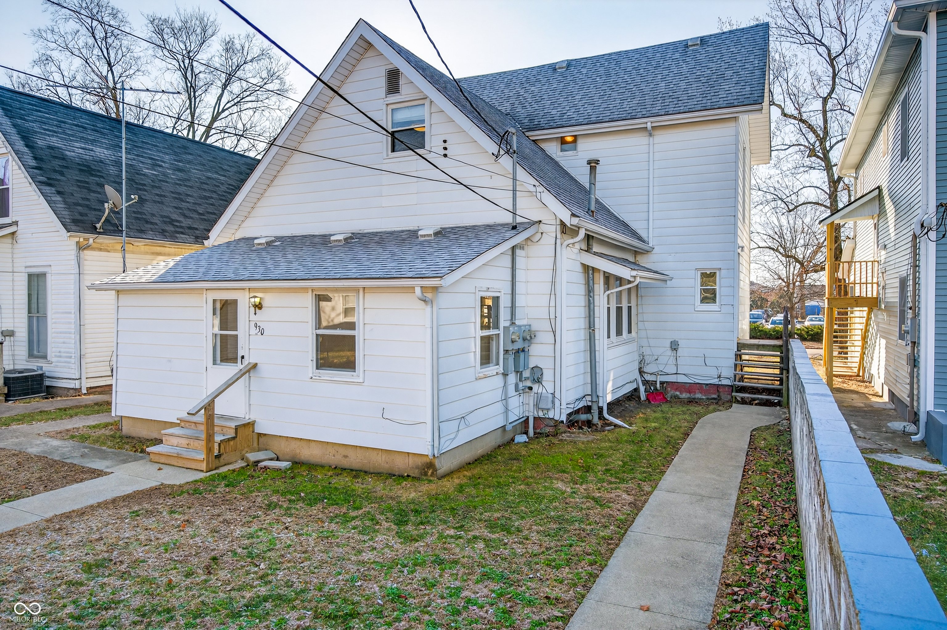930 7th Street Columbus, IN 47201 - Photo 4 of 39