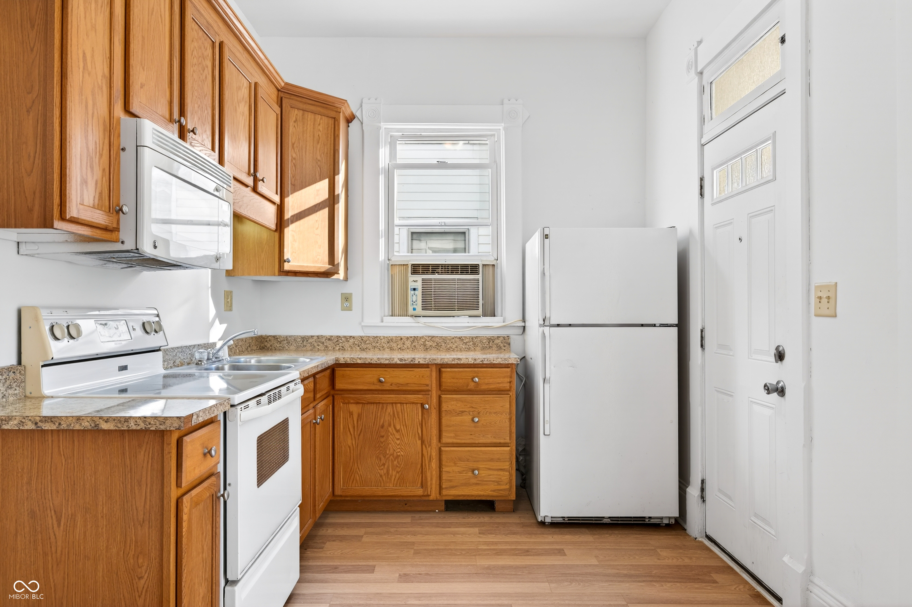 930 7th Street Columbus, IN 47201 - Photo 6 of 39