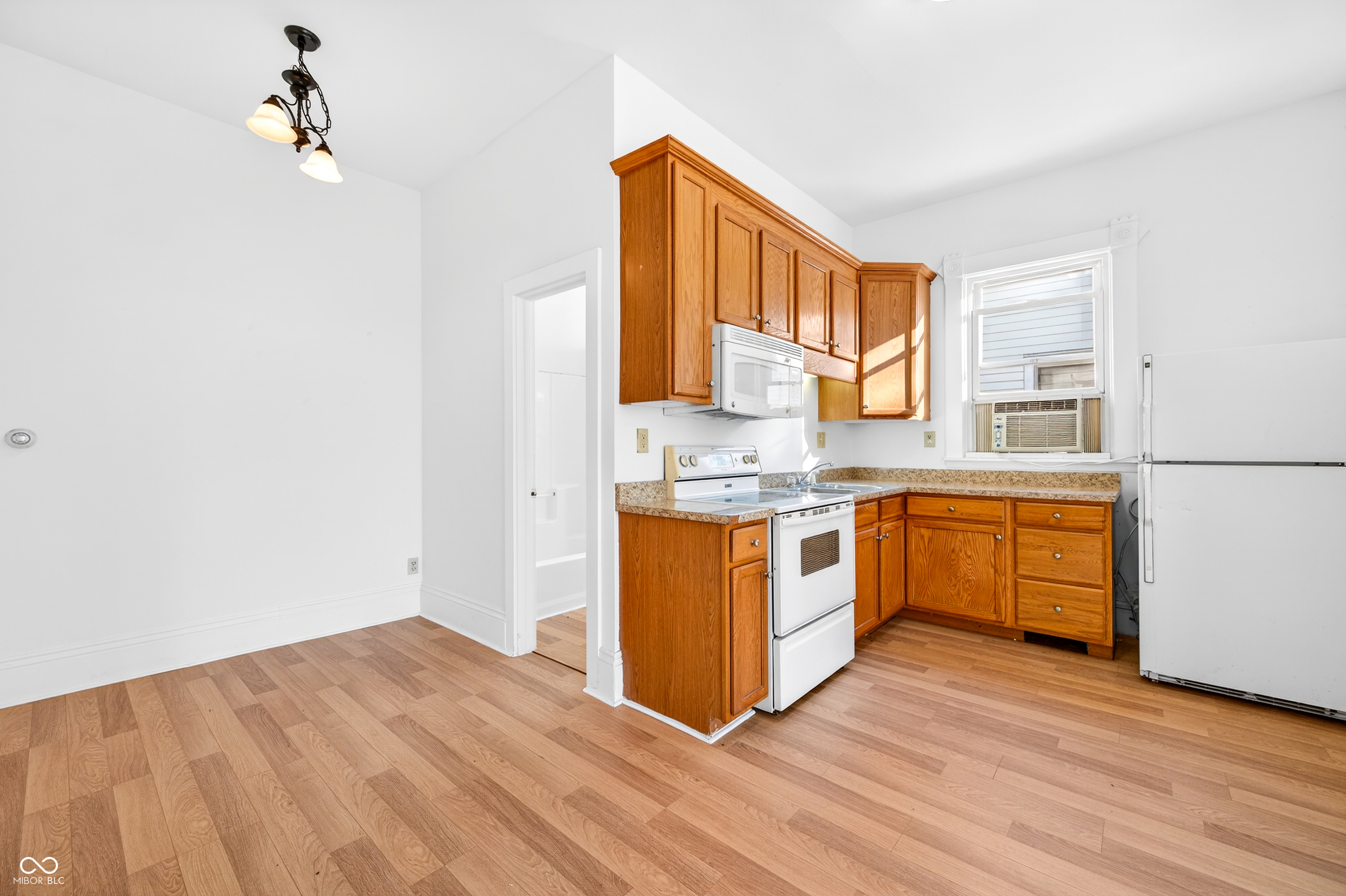 930 7th Street Columbus, IN 47201 - Photo 7 of 39