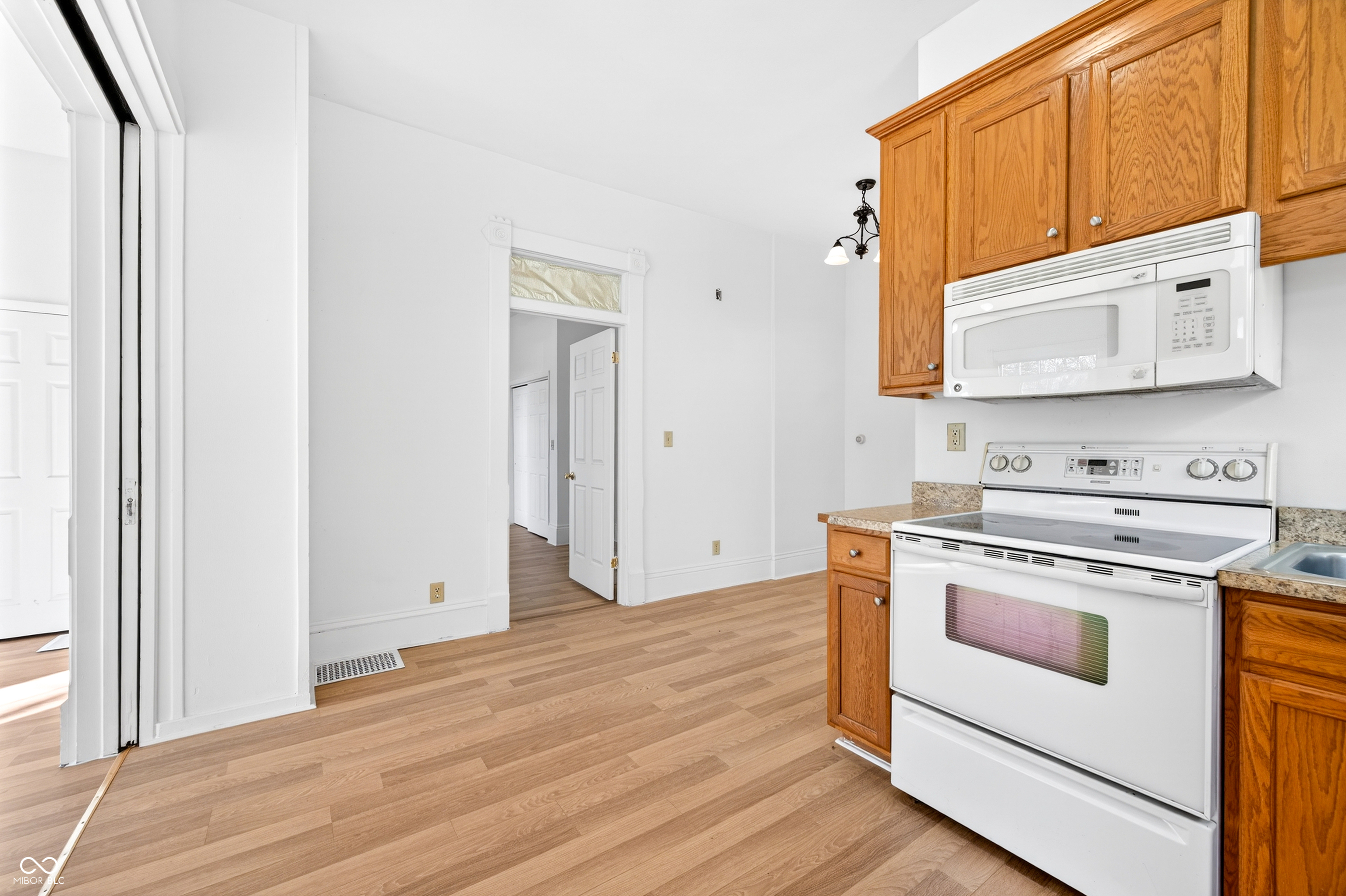 930 7th Street Columbus, IN 47201 - Photo 8 of 39