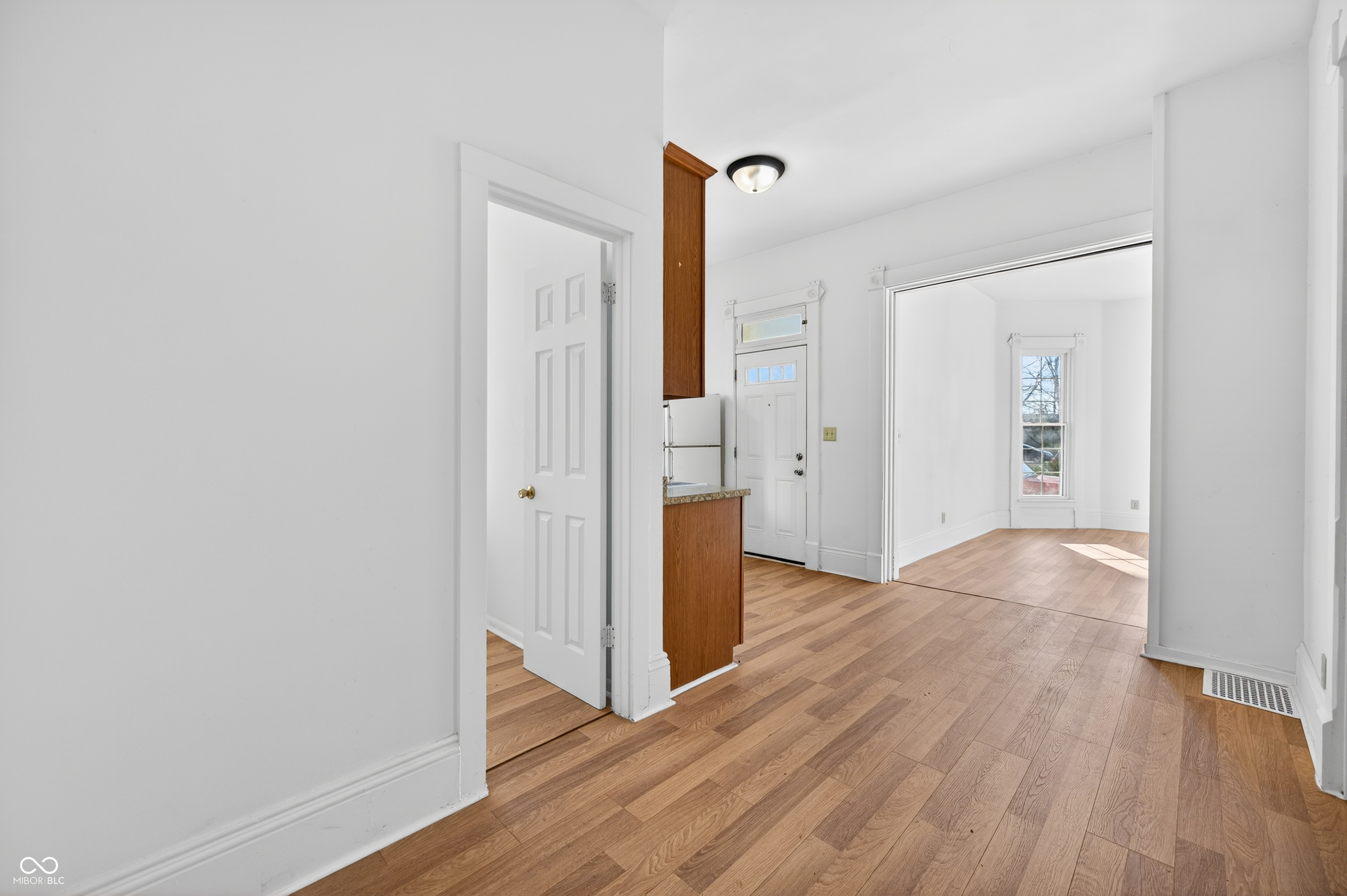 930 7th Street Columbus, IN 47201 - Photo 9 of 39