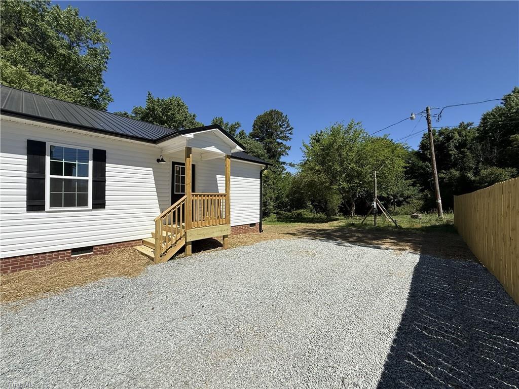 219 Tower Road Thomasville, NC 27360 - Photo 6 of 33