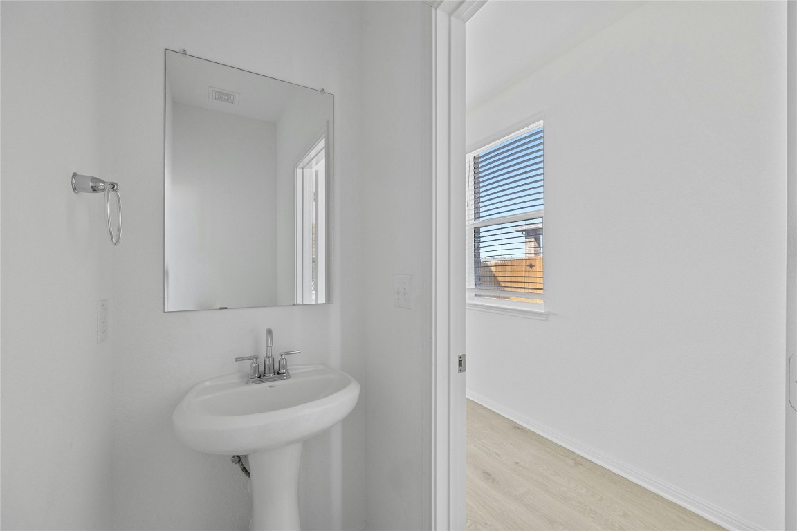 321 Brody Lane Georgetown, TX 78626 - Photo 13 of 32