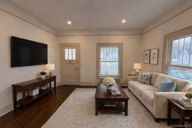 $4,100 | 41 Washington Place, Northport, NY 11768