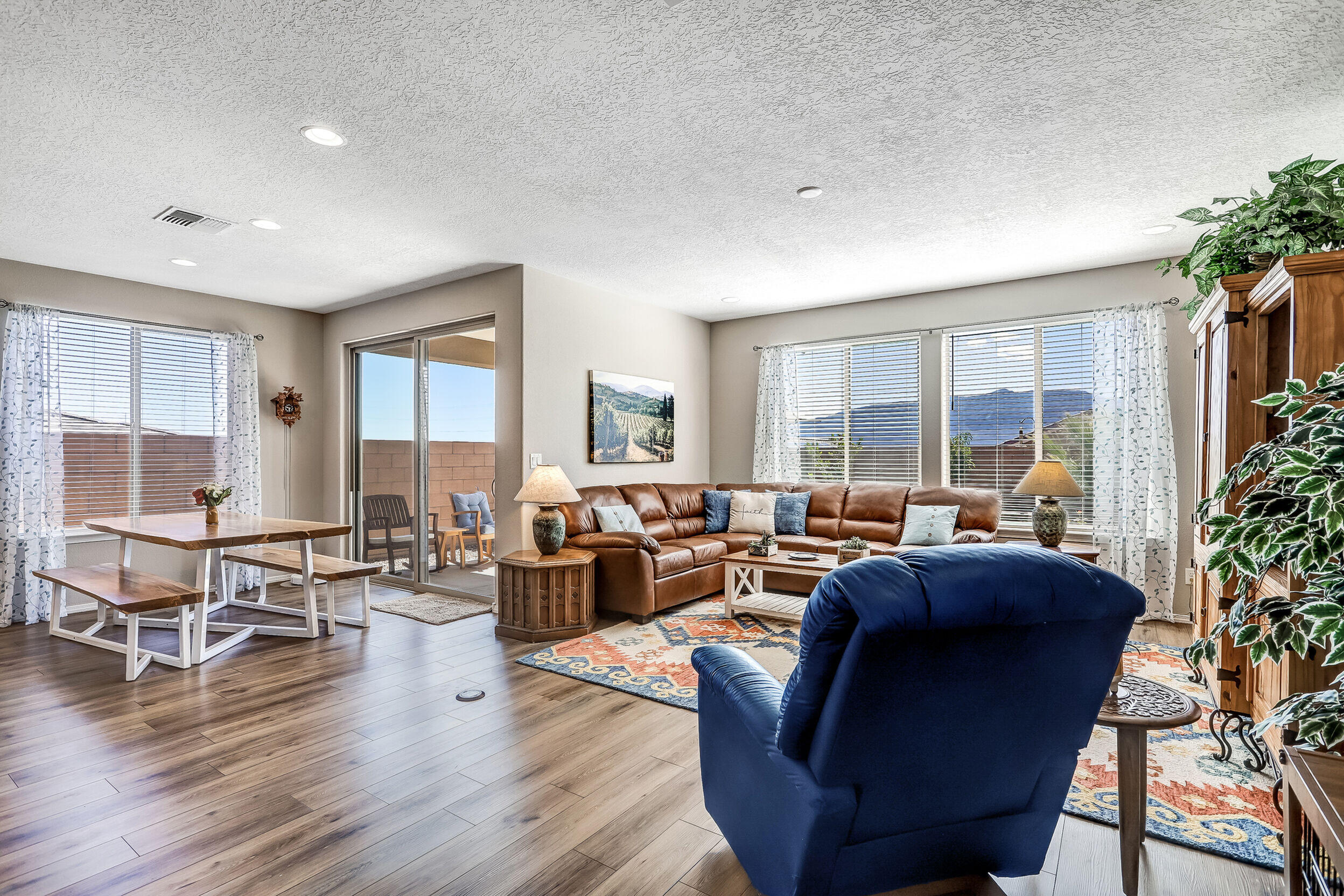 6772 Zachary Road Northeast Rio Rancho, NM 87144 - Photo 4 of 34 Gallery Image 4