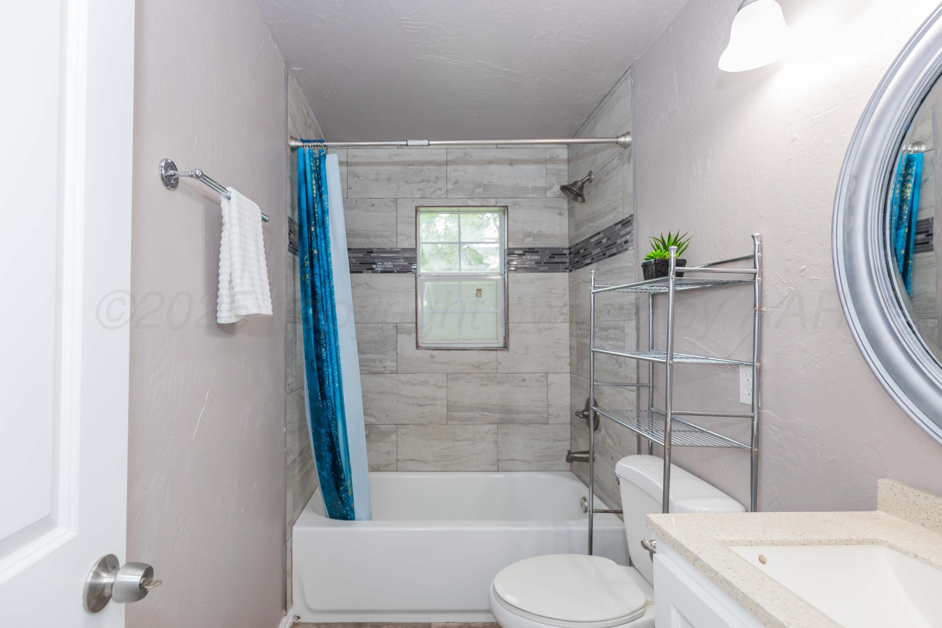 1307 North Buchanan Street Amarillo, TX 79107 - Photo 17 of 31 a bathroom with a shower and toilet