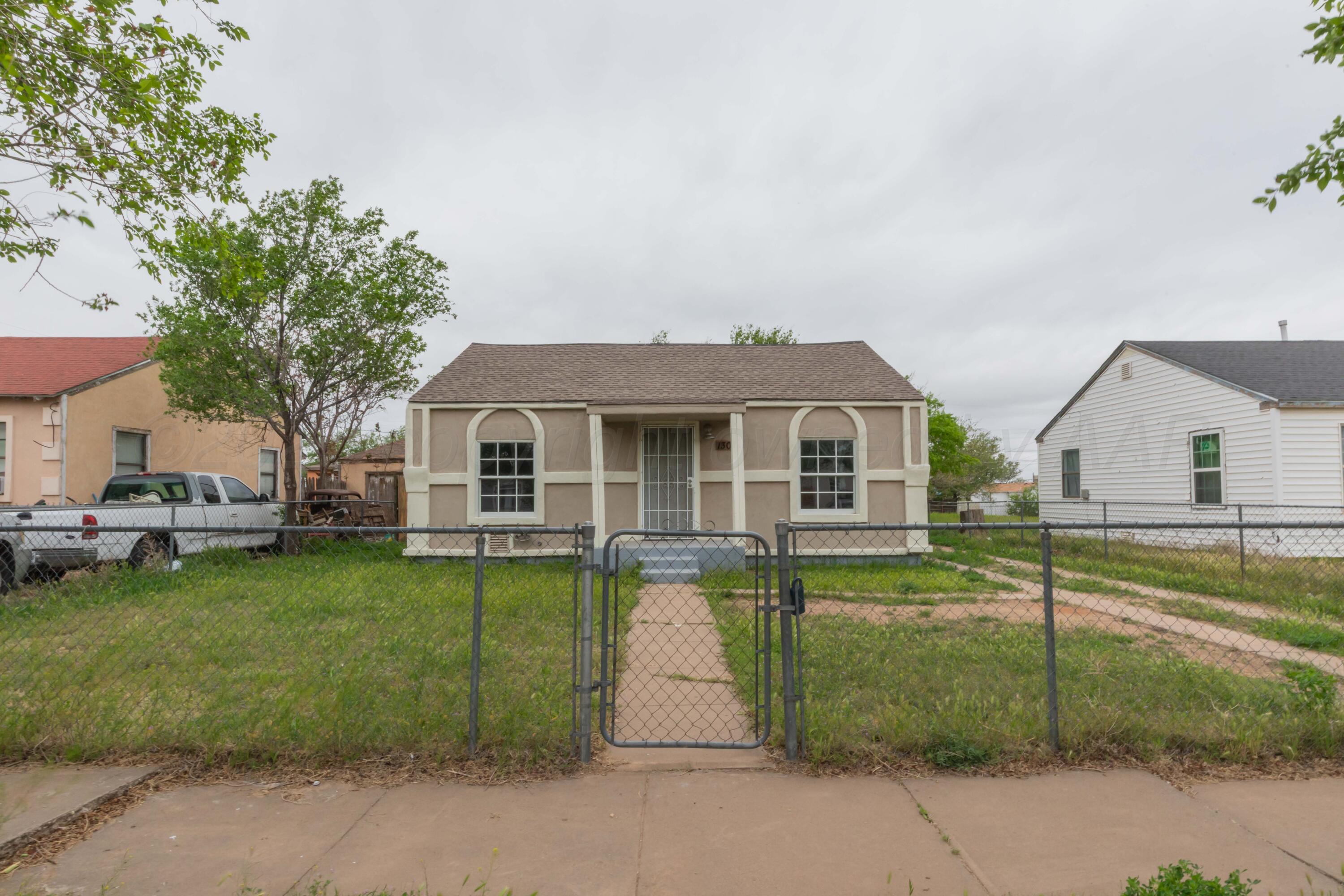 1307 North Buchanan Street Amarillo, TX 79107 - Photo 30 of 31 front view of a house with a patio