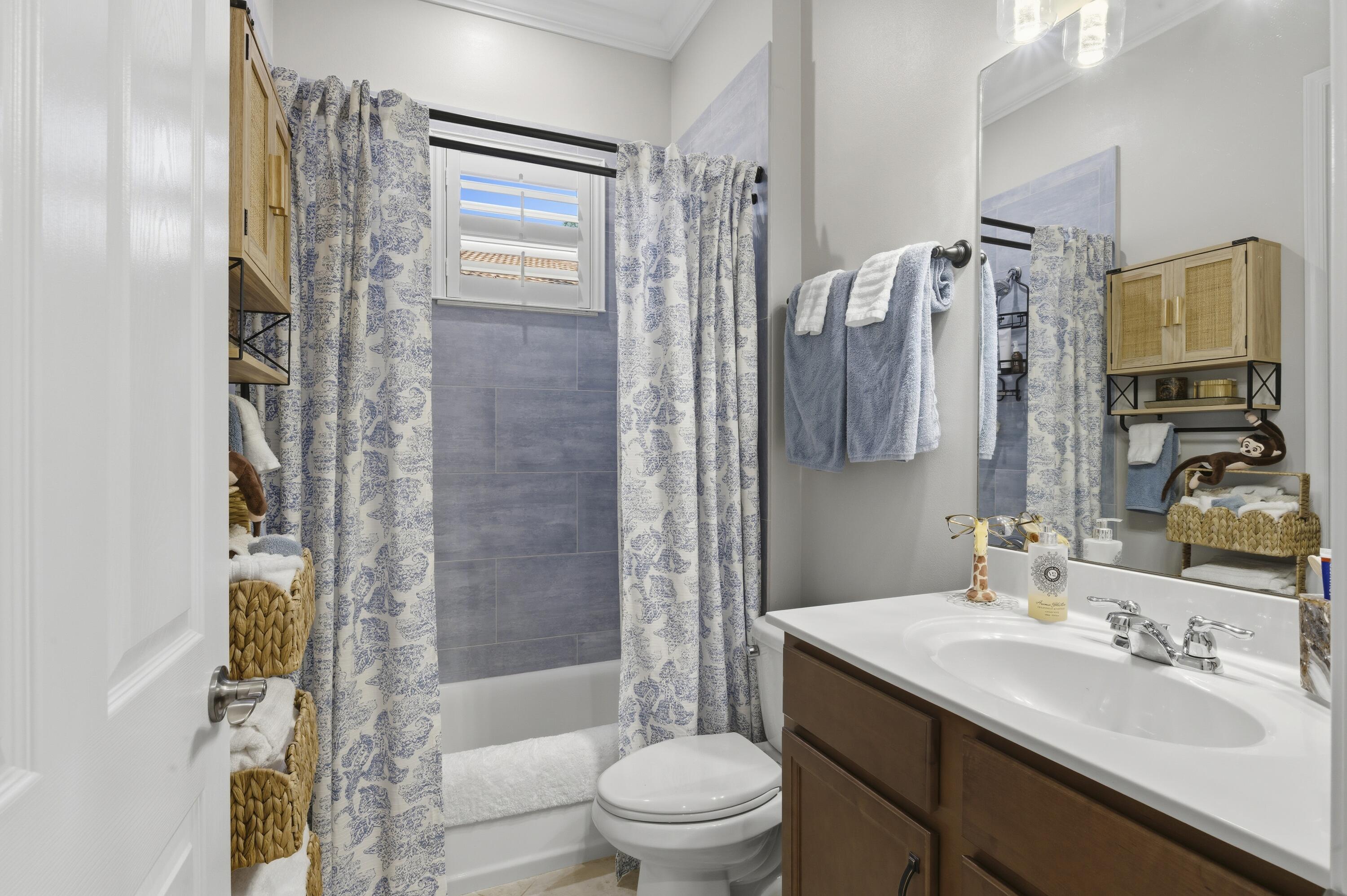 1016 Southwest Triste Way Stuart, FL 34997 - Photo 22 of 41 Guest bathroom