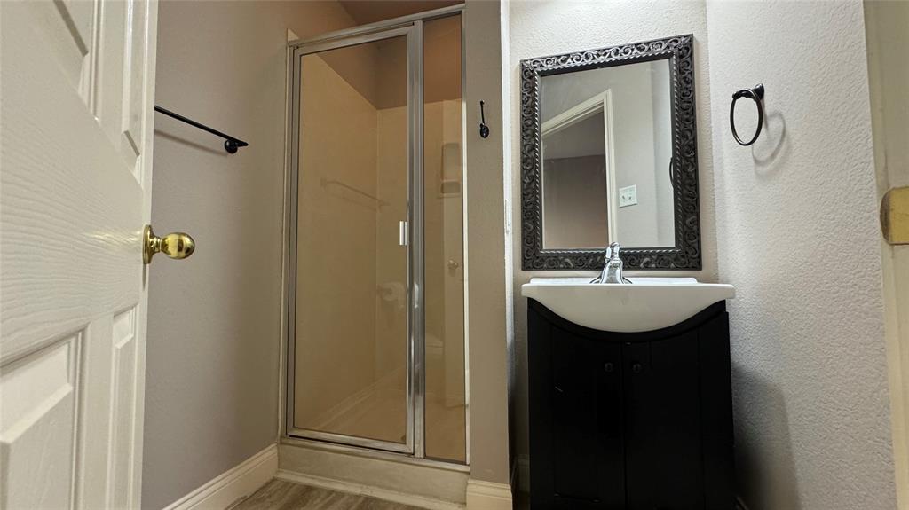 1900 Scofield Ridge Parkway, Unit 5501 Austin, TX 78727 - Photo 10 of 21 A well-appointed bath features a shower enclosure and vanity.