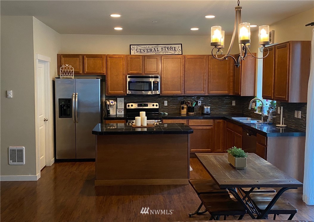 3669 Reagan Avenue Bremerton, WA 98310 - Photo 7 of 40 Gallery Image 7
